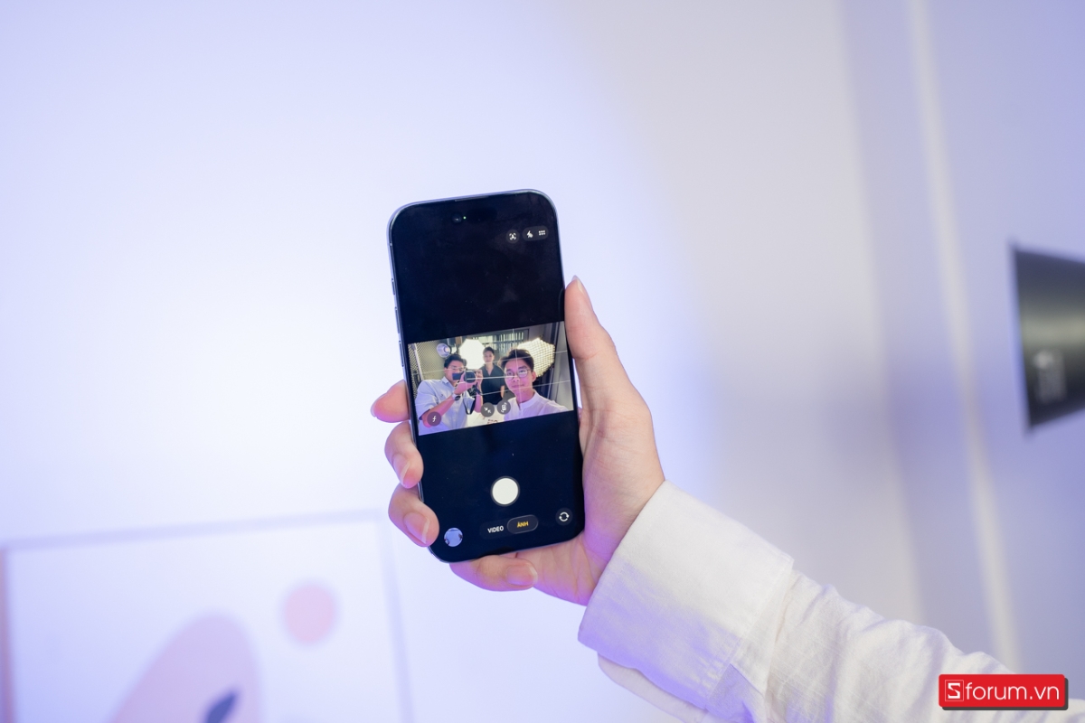 Tính năng Center Stage mới trên iPhone Air