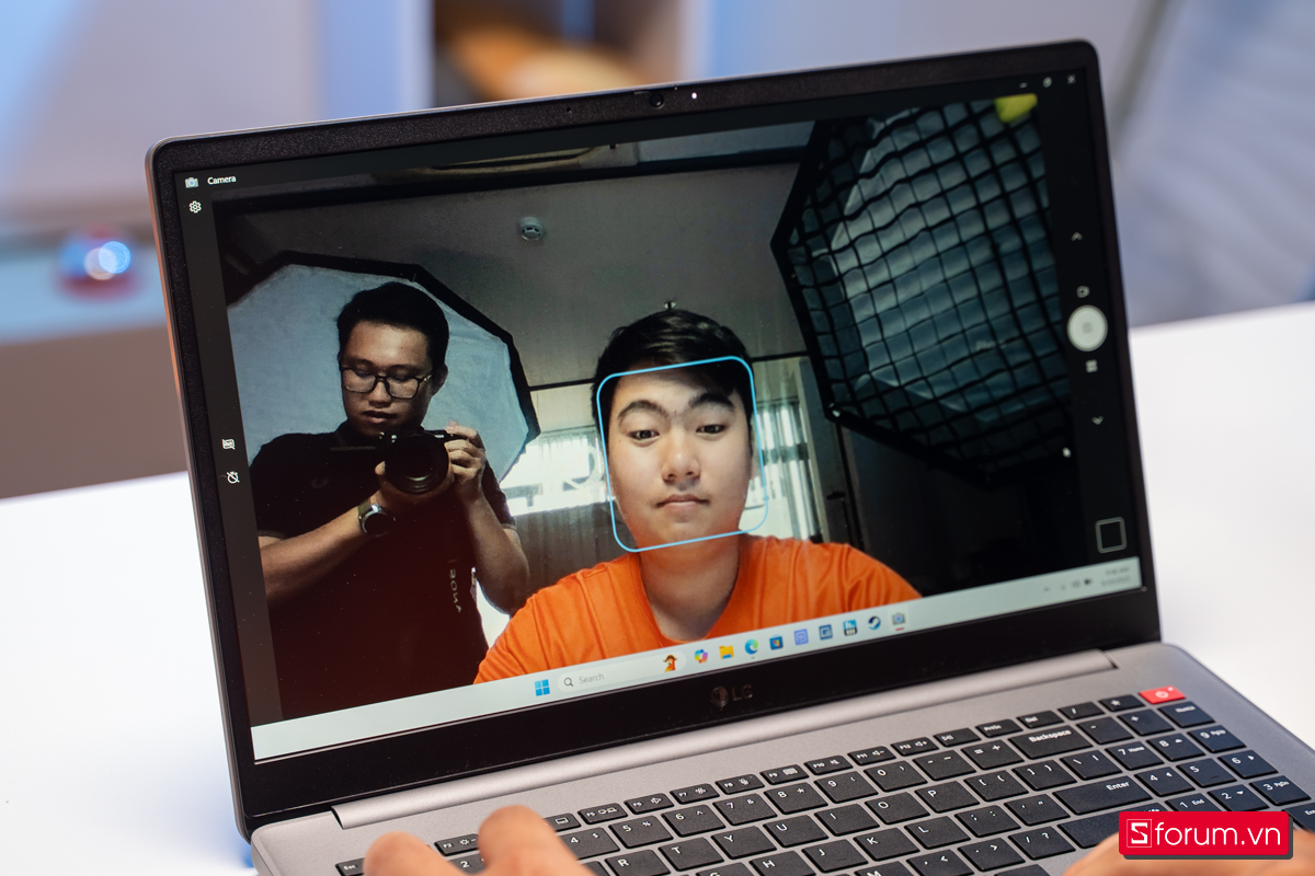 Chất lượng webcam trên LG gram Book nằm ở mức đủ dùng