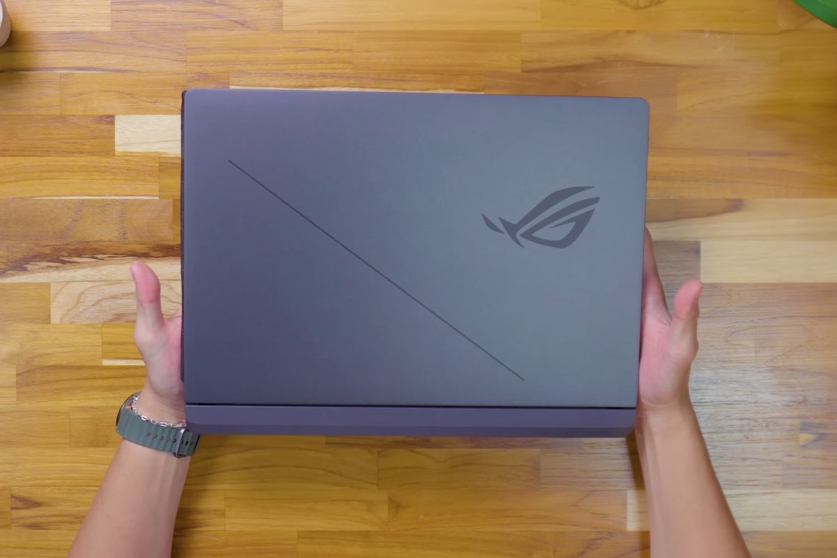 ASUS ROG Strix G16 sở hữu thiết kế hầm hố, sắc cạnh