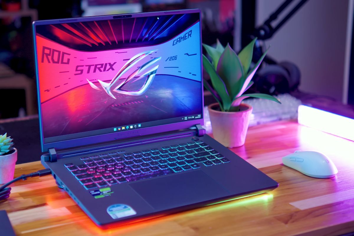 Với độ phân giải và độ chuẩn màu cao, ASUS ROG Strix G16 đáp ứng tốt nhu cầu làm việc đồ hoạ cơ bản