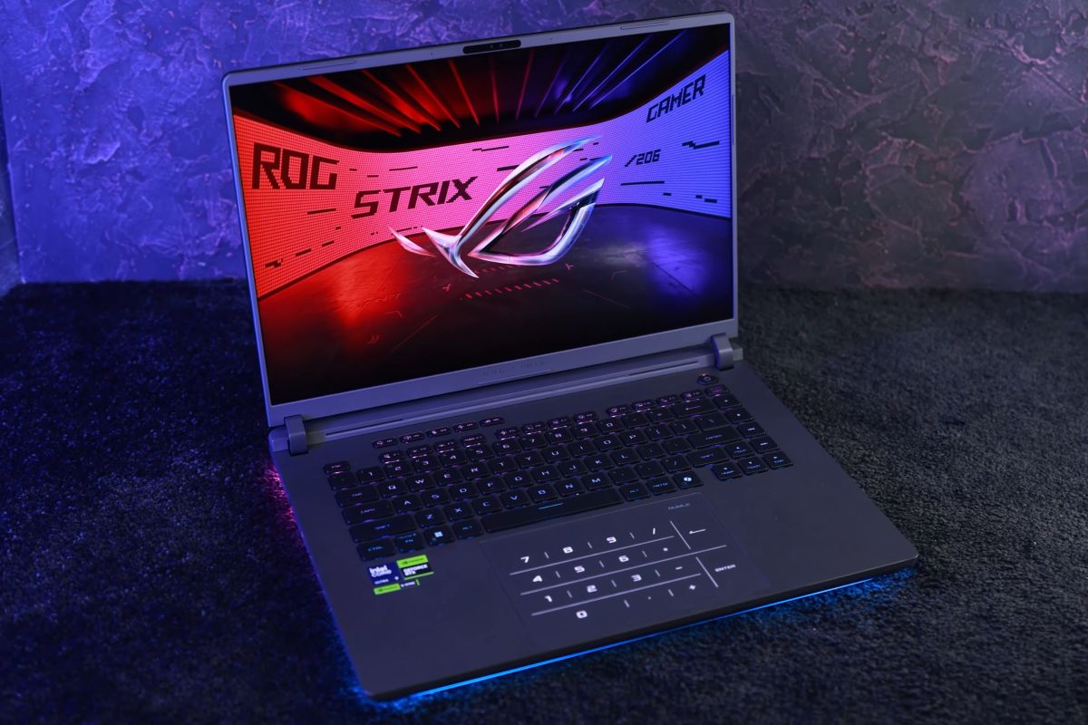 Bàn phím và touchpad tích hợp numpad cảm ứng trên ROG Strix G16