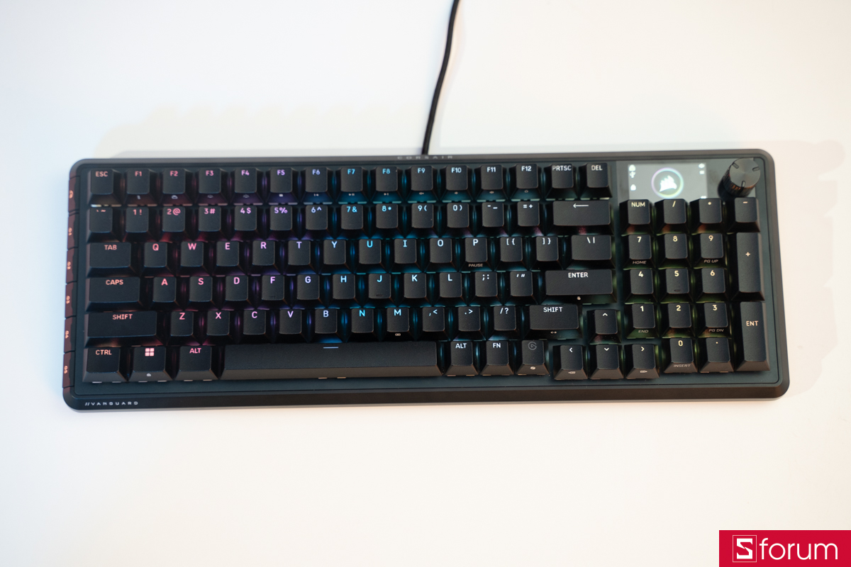 Corsair Vanguard 96 với lựa chọn màu đen