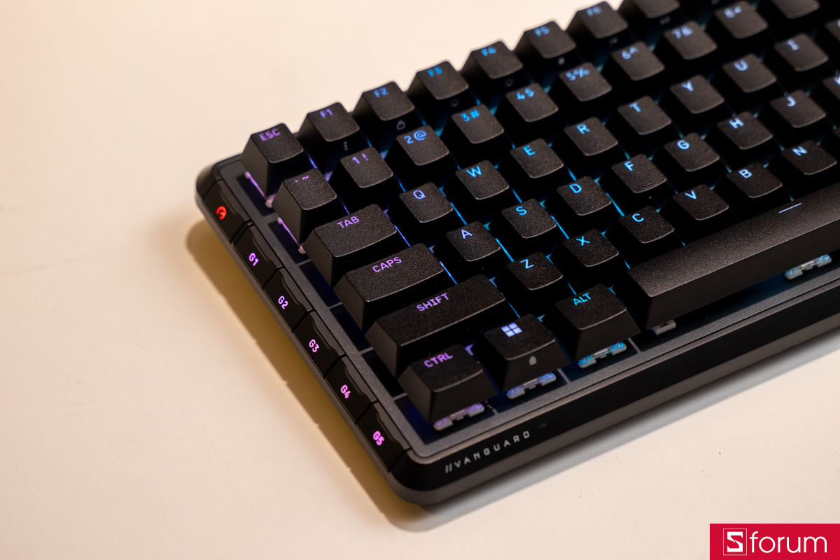 Cạnh dưới của Corsair Vanguard 96