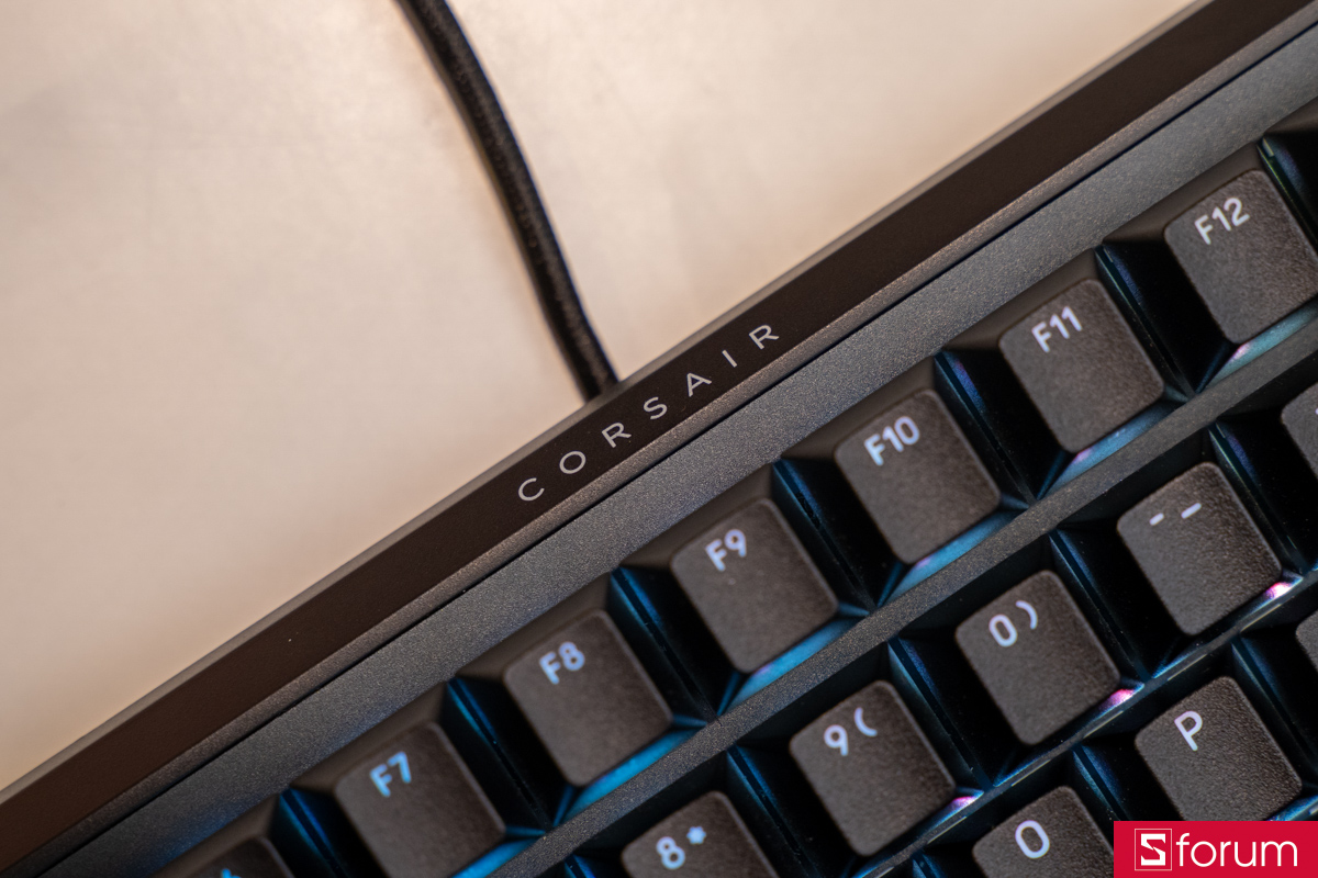 Cạnh trên của Corsair Vanguard 96