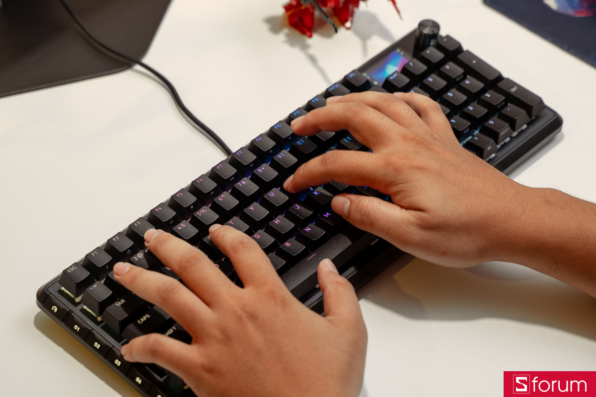 Corsair Vanguard 96 cho trải nghiệm gõ phím rất đã