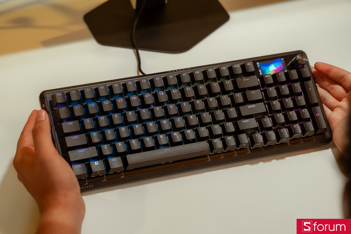 Corsair Vanguard 96 với layout tương đối gọn