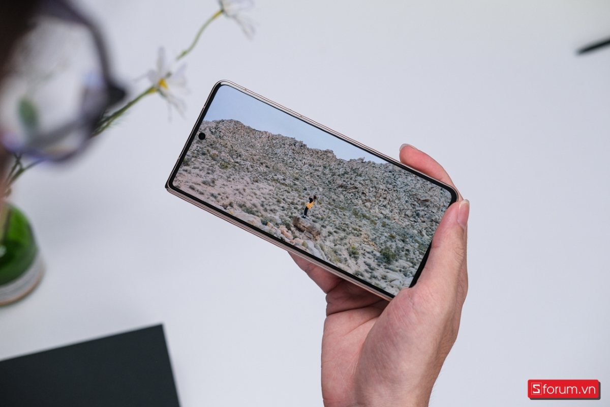 Màn hình ngoài của HONOR Magic V5