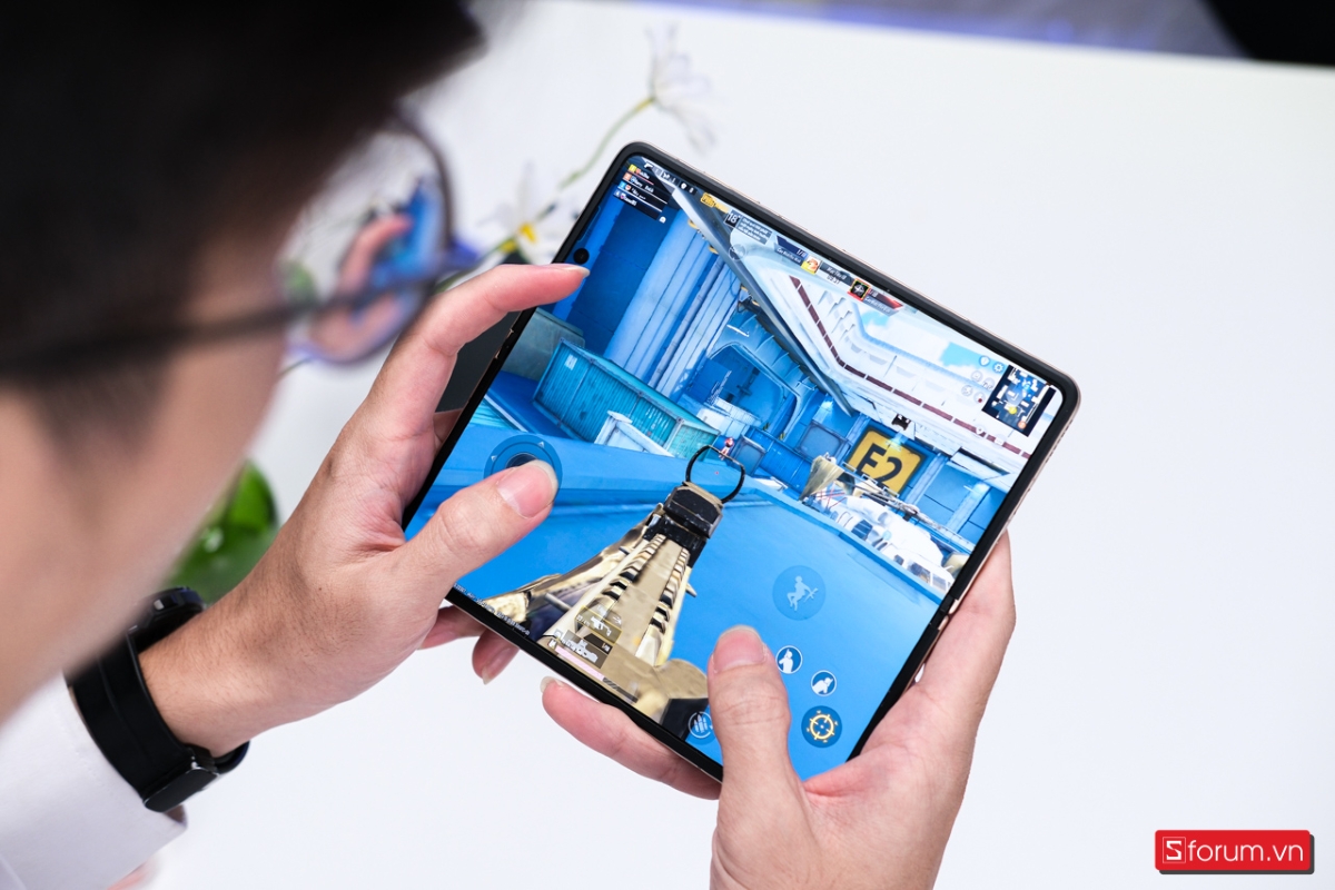 Chơi PUBG Mobile trên HONOR Magic V5