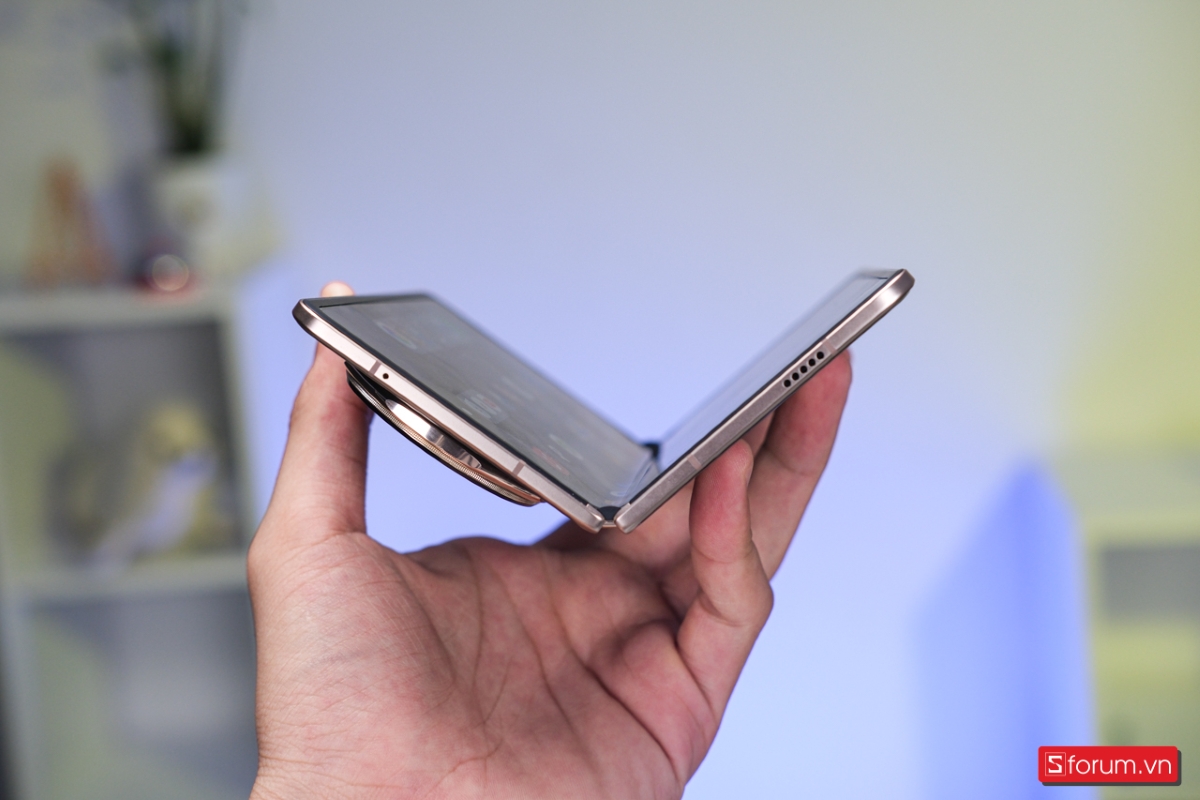 Cạnh trên của HONOR Magic V5