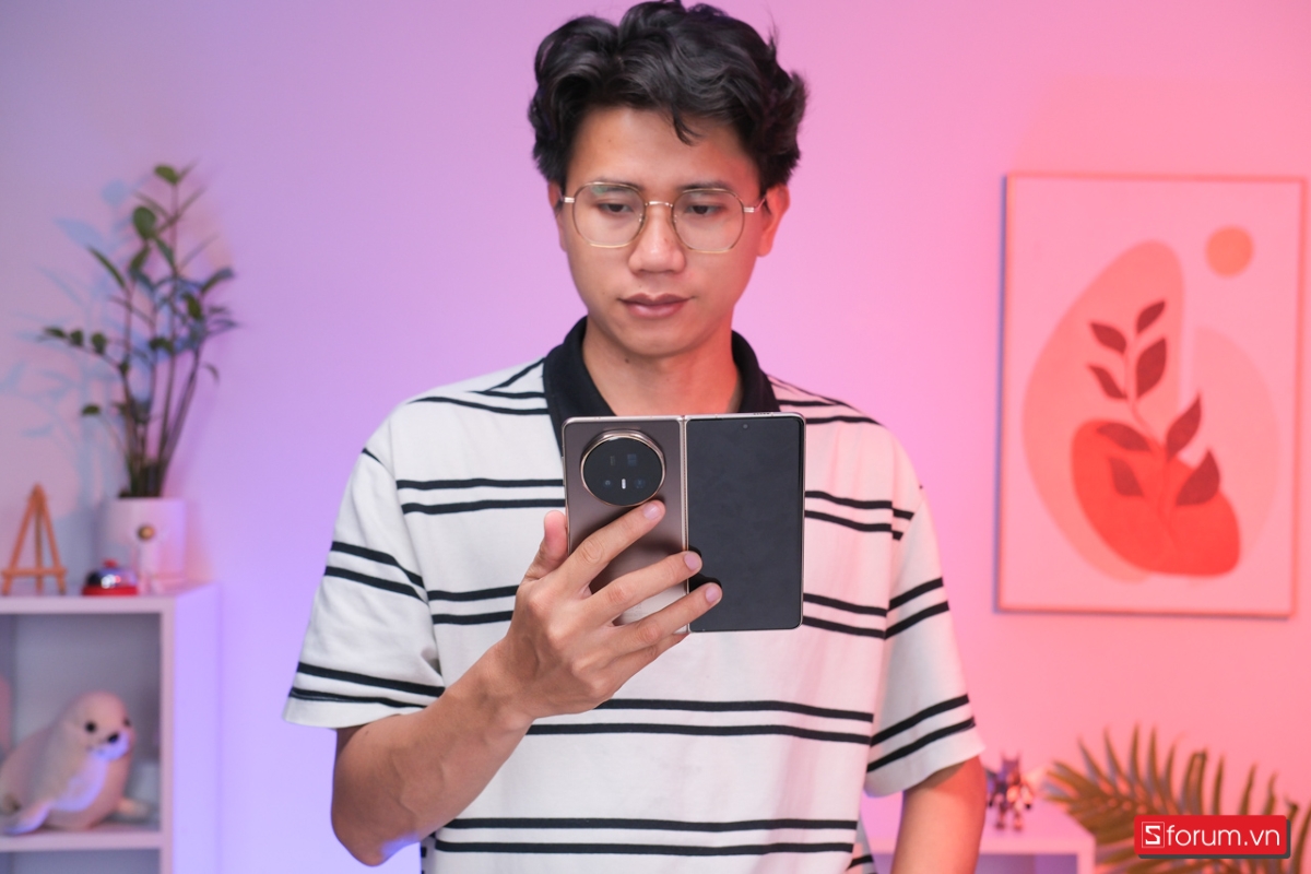 HONOR Magic V5