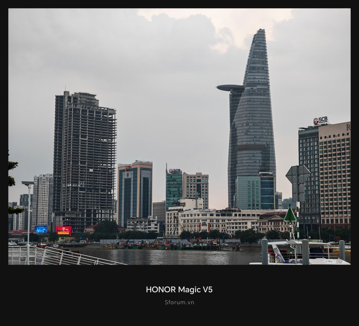 Ảnh chụp trong điều kiện ánh sáng phức tạp từ HONOR Magic V5