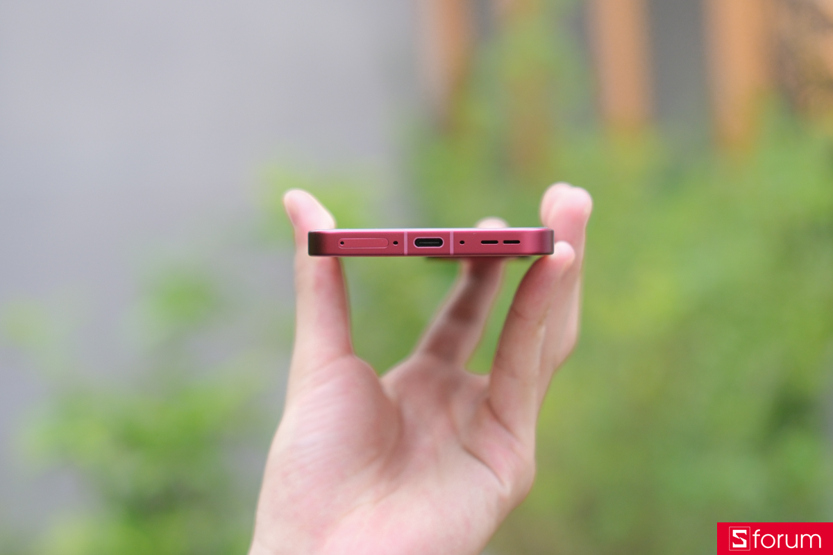 Cạnh dưới của OPPO Find X9 Pro