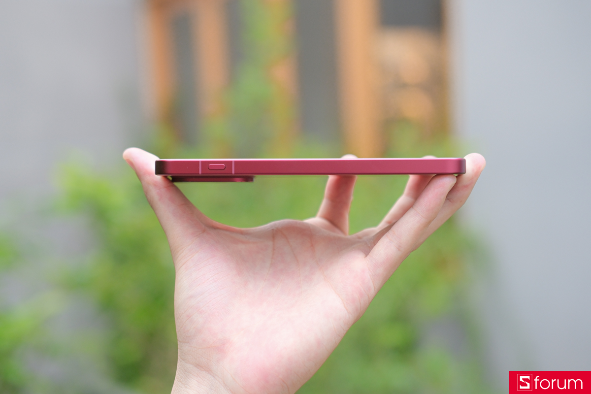 Cạnh trái của OPPO Find X9 Pro