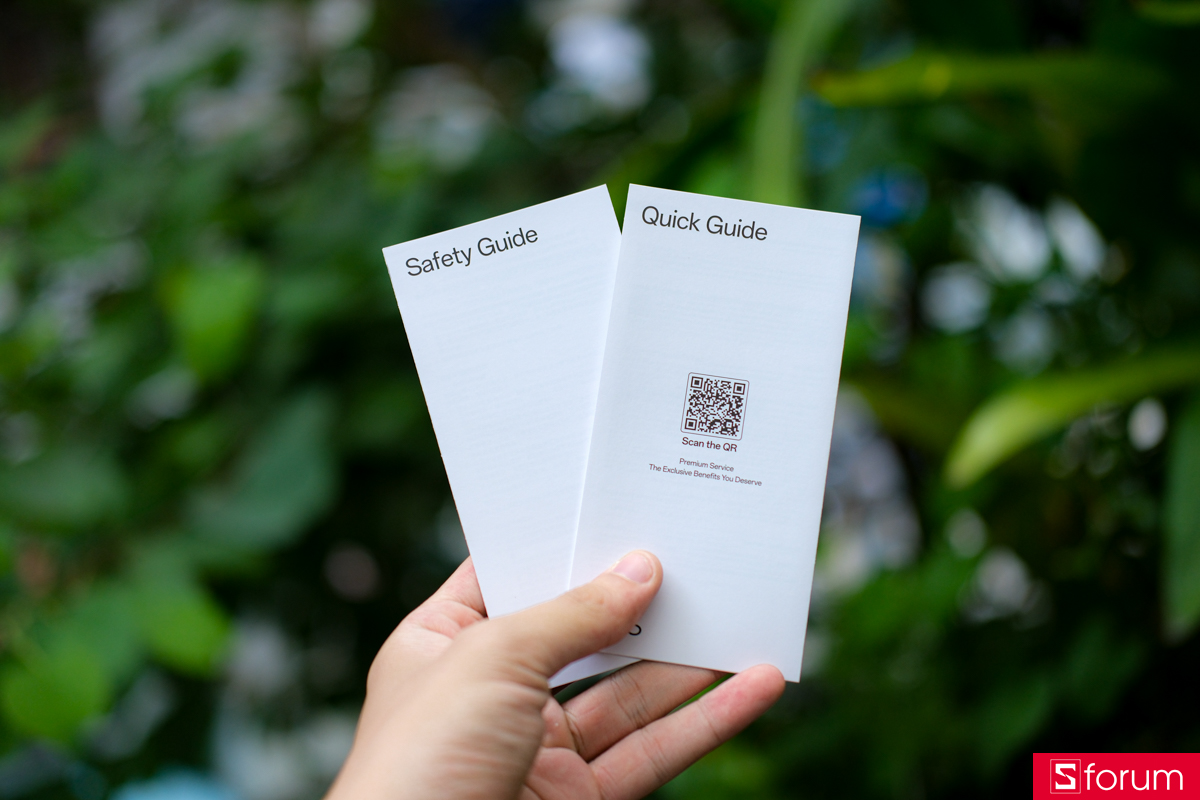 Hộp đựng ốp và giấy tờ liên quan của OPPO Find X9 Pro