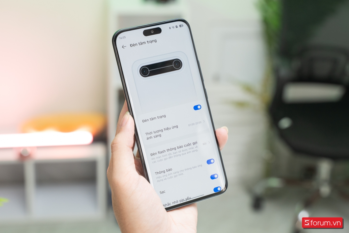 Tính năng đèn tâm trạng của Tecno Pova Slim 5G