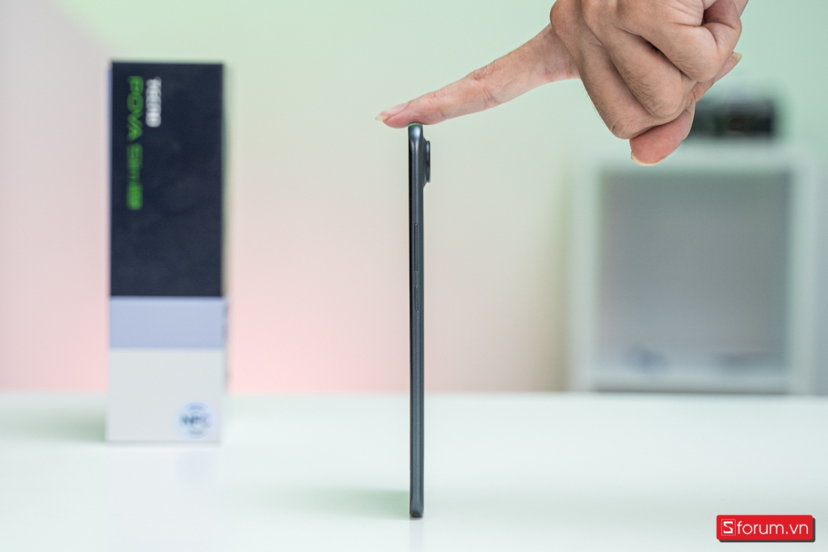 Tecno Pova Slim 5G rất mỏng với độ dày chỉ 5.95mm