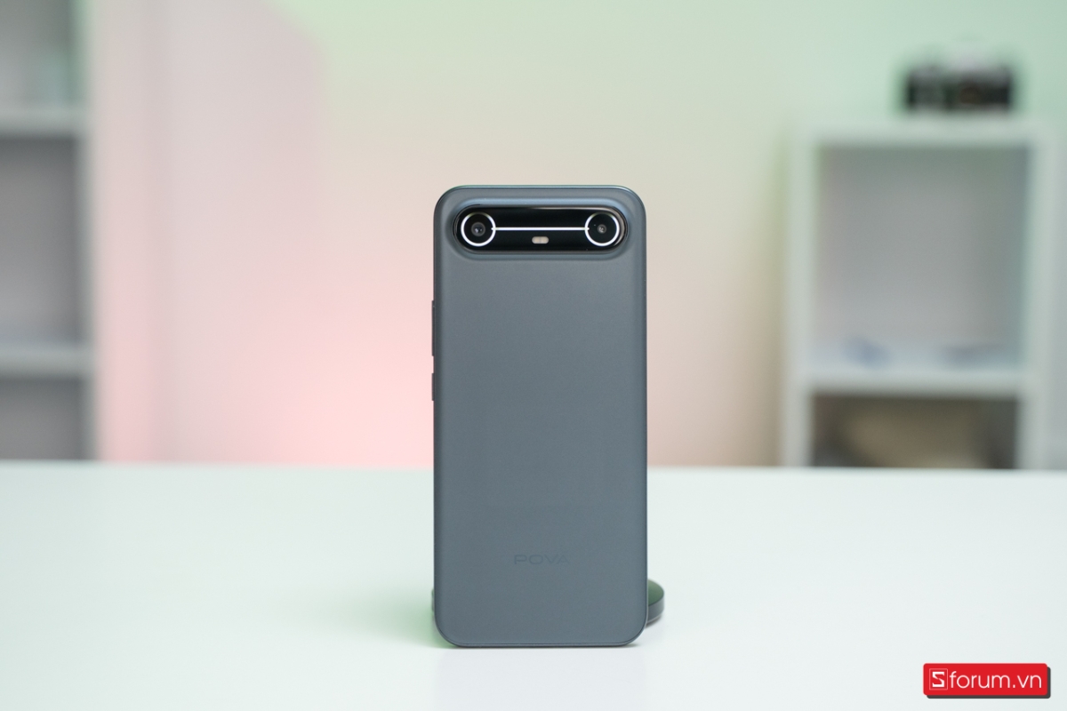 Mặt lưng của Tecno Pova Slim 5G