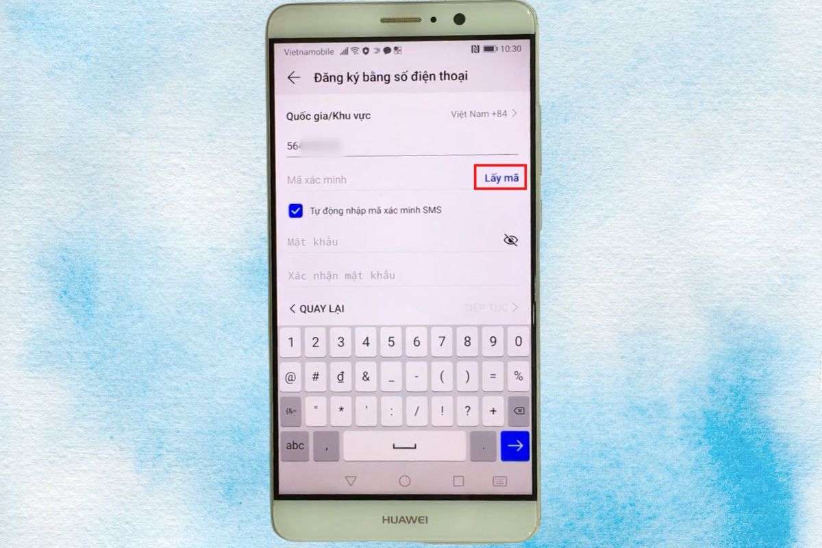 Lấy mã SMS trên điện thoại