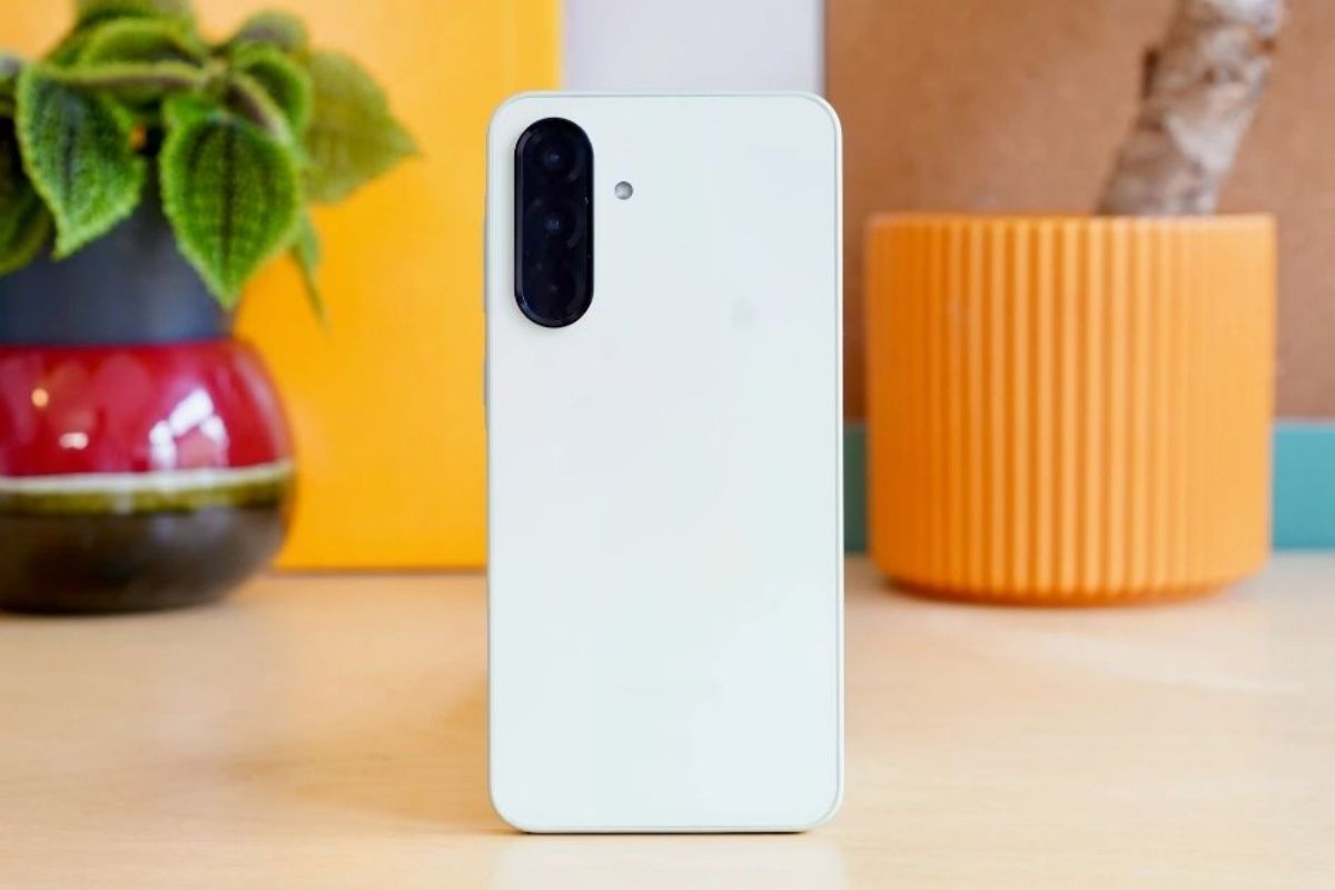 Samsung Galaxy A37 màu Trắng thạch anh (Awesome White) thanh lịch