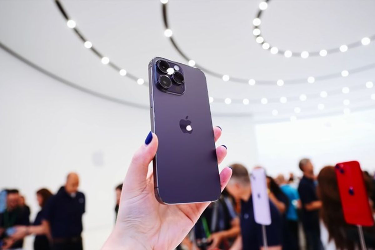 iPhone 14 Pro và 14 Pro Max với màu tím thẫm
