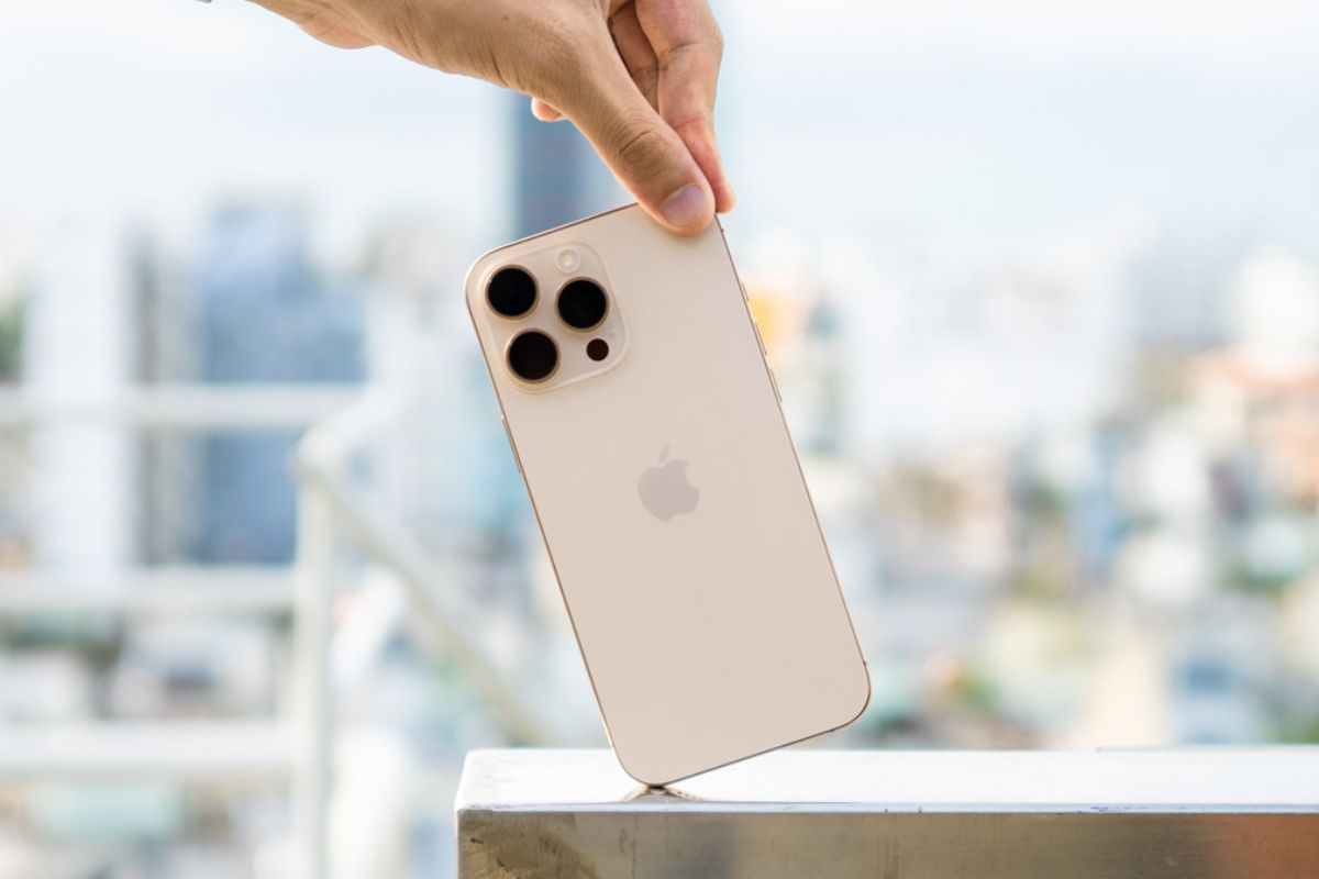 Kích thước iPhone 16 Pro Max