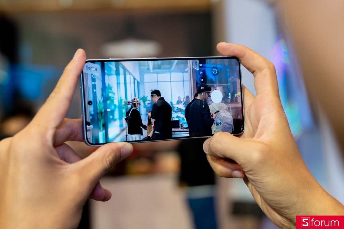 Tính năng trợ lý chỉnh ảnh bằng prompt trên Galaxy S26 Series