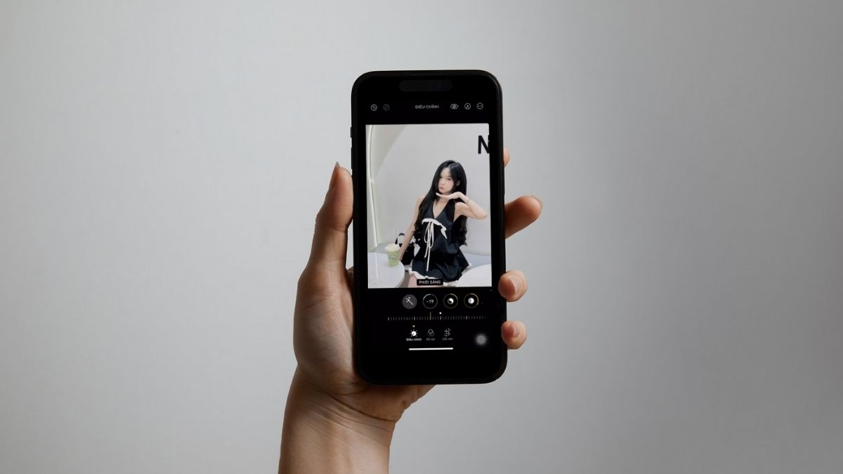 Cách chỉnh trắng da trên iPhone đẹp, đơn giản Cách chỉnh trắng da trên iPhone đẹp, đơn giản