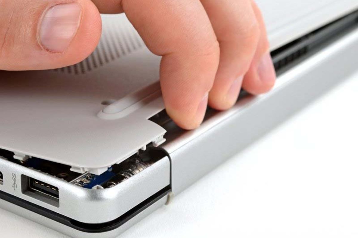 Kiểm tra RAM laptop hạn chế lỗi laptop đột ngột tắt nguồn bước 1 (Hình minh họa)