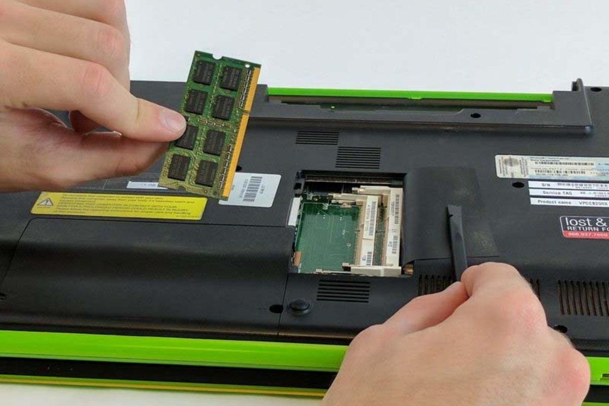 Kiểm tra RAM laptop hạn chế lỗi laptop đột ngột tắt nguồn bước 2 (Hình minh họa)