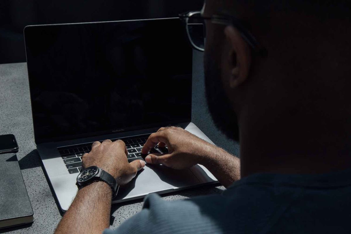 Nguyên nhân khiến laptop Dell mở không lên màn hình chính