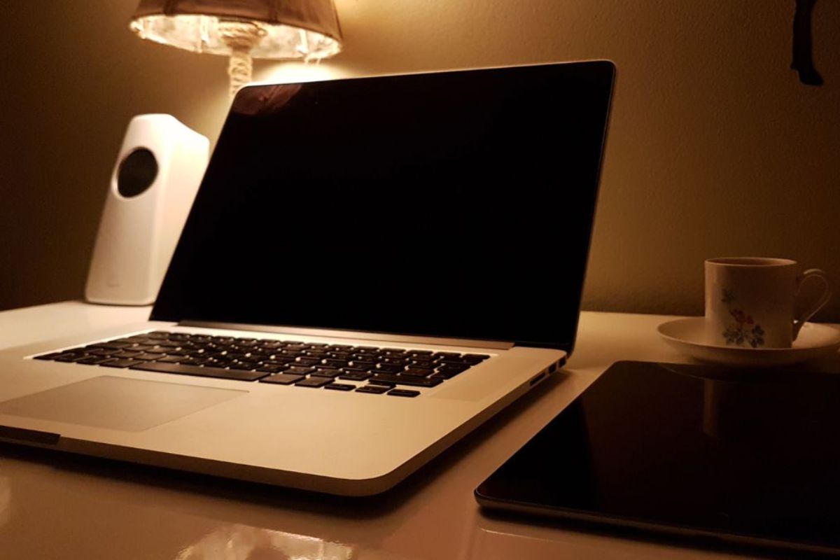 khắc phục laptop Dell mở không lên màn hình chính - kiểm tra màn hình