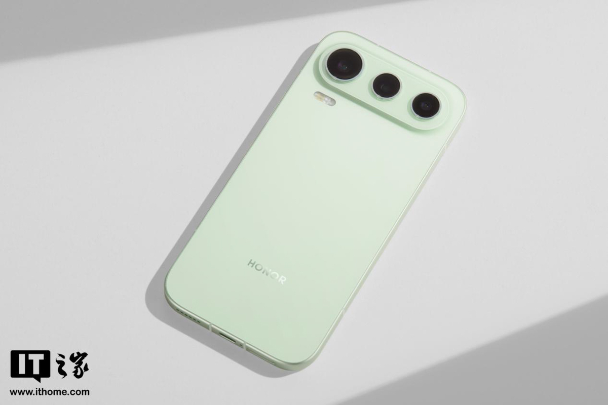 Honor 600 Pro phiên bản màu xanh táo là phụ kiện thời trang dành cho phái đẹp.
