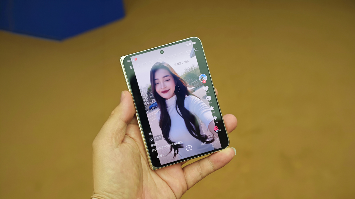 Huawei Pura X Max có thời lượng pin ấn tượng so với độ dày máy