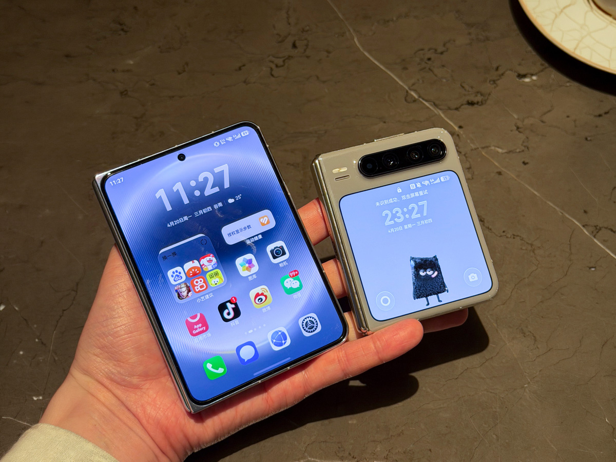 Các cạnh viền của màn hình ngoài Huawei Pura X Max