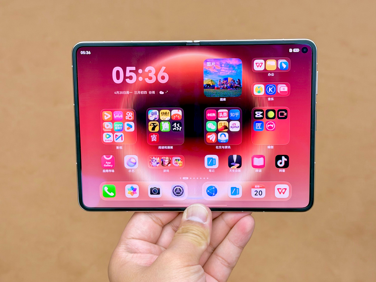 Màn trong Huawei Pura X Max hiển thị giao diện HarmonyOS