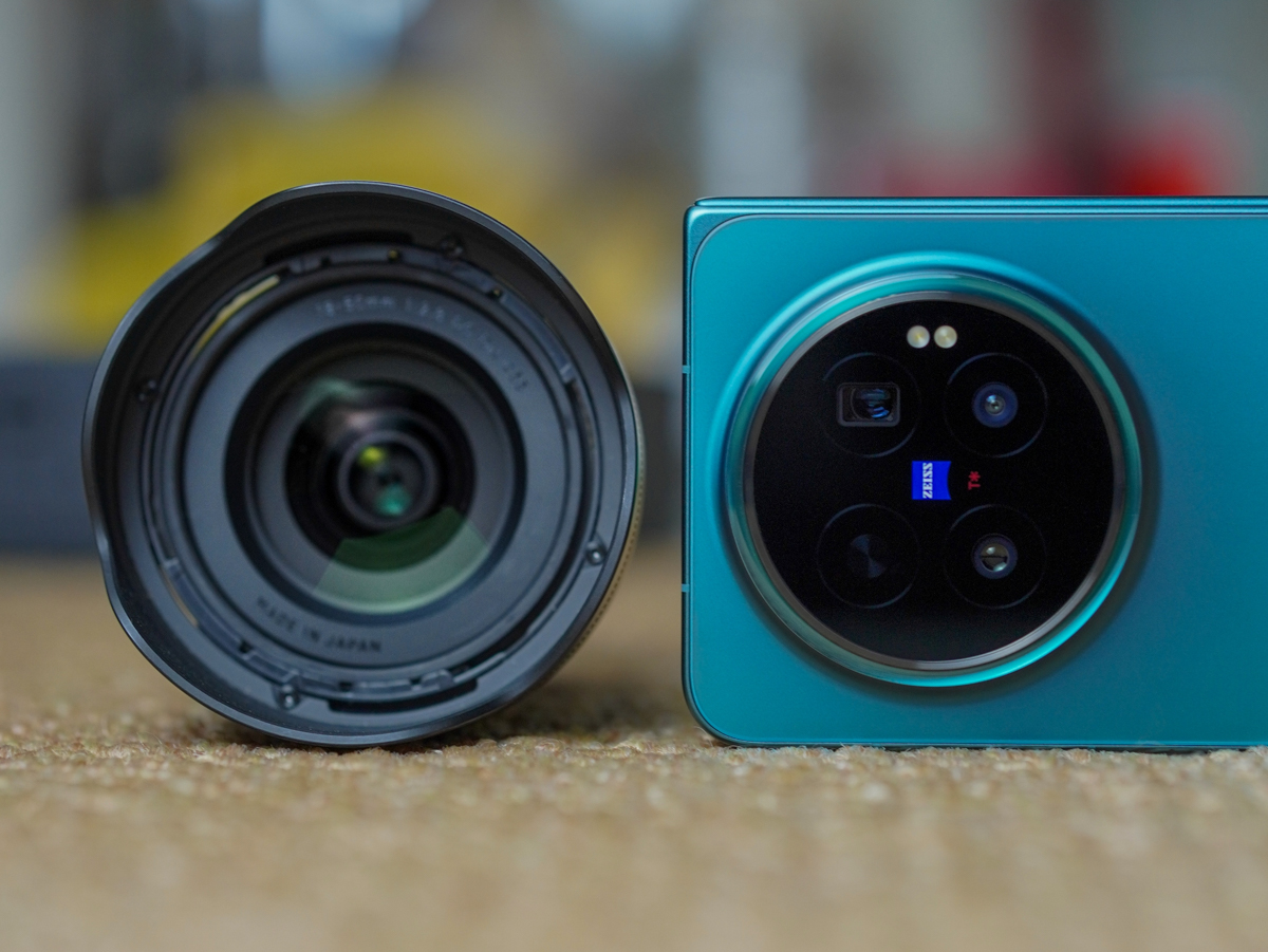Cận cảnh vivo X Fold6 cụm camera mặt lưng