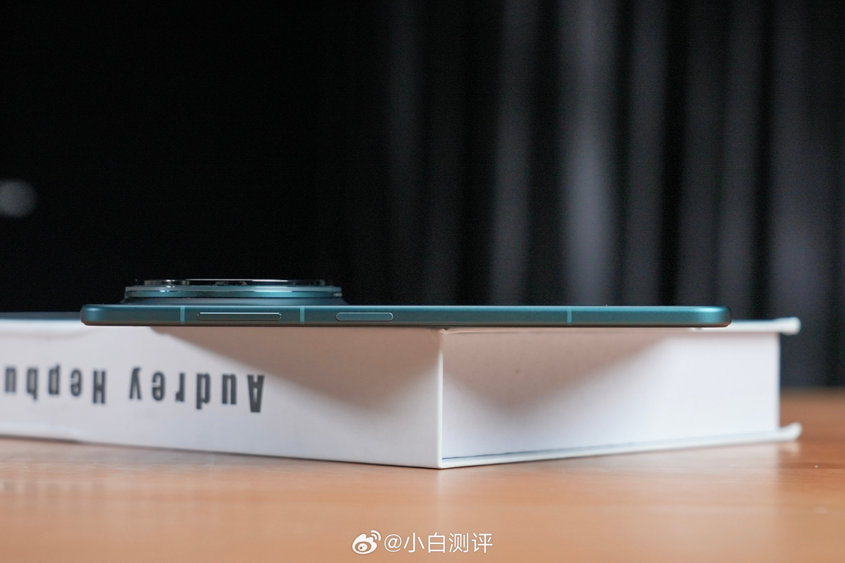 Cận cảnh vivo X Fold6 với thiết kế tinh tế và sang trọng