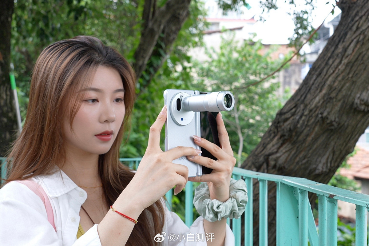 Cận cảnh vivo X Fold6 thời lượng pin hứa hẹn sử dụng cả ngày dài