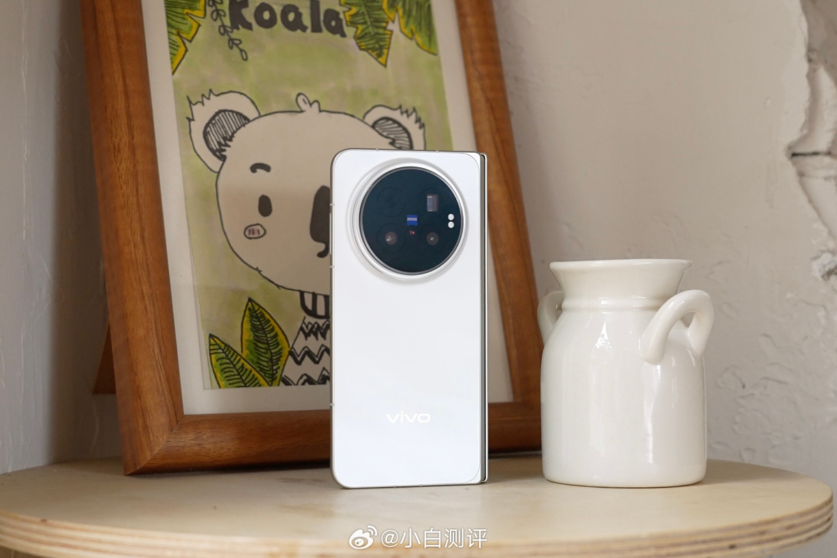Cận cảnh vivo X Fold6 với thiết kế tinh tế và sang trọng