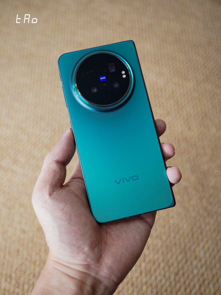 Cận cảnh vivo X Fold6 thiết kế cụm camera hình tròn