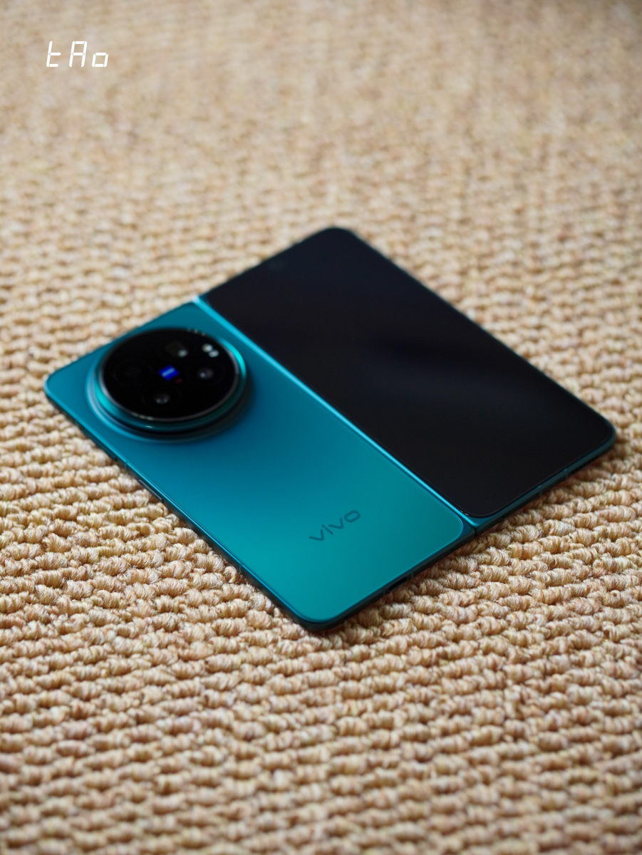 Cận cảnh vivo X Fold6 các tùy chọn màu sắc