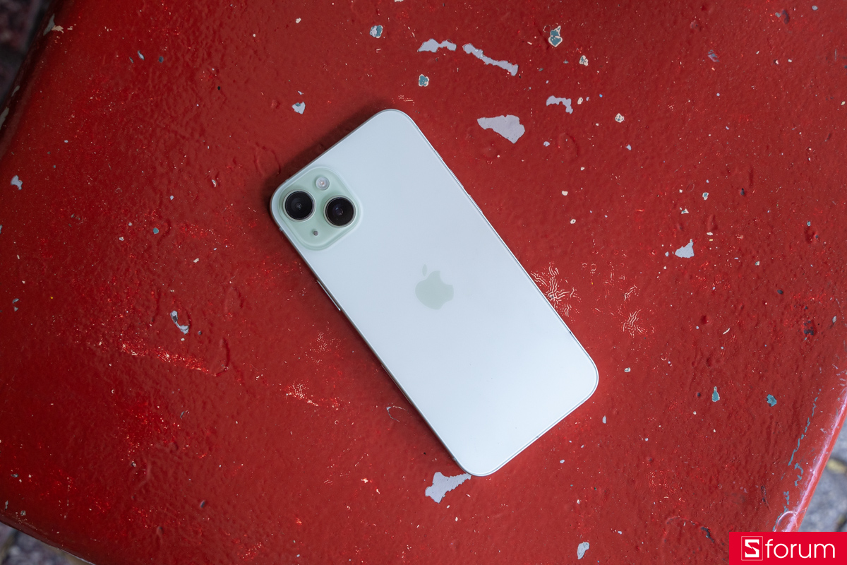 Thời lượng pin trên iPhone 15 Plus thoải mái sử dụng một ngày làm việc
