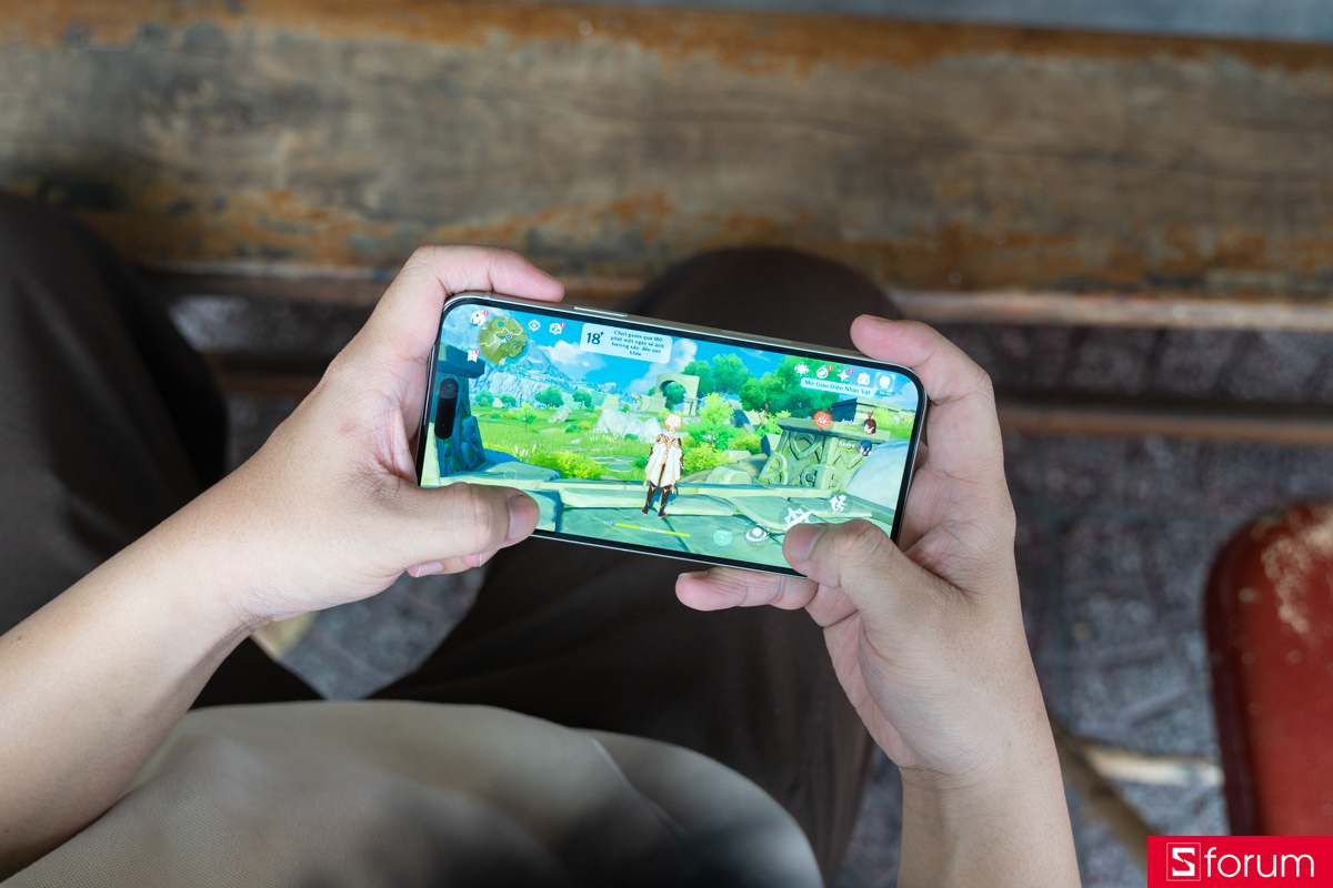 iPhone 15 Plus xử lý mượt mà các phân cảnh combat trong tựa game nặng Genshin Impact