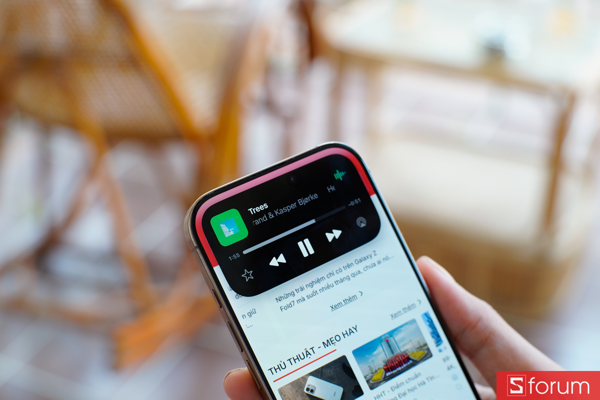 Tính năng Dynamic Island trên iPhone 16 Pro hiển thị nhạc tiện lợi