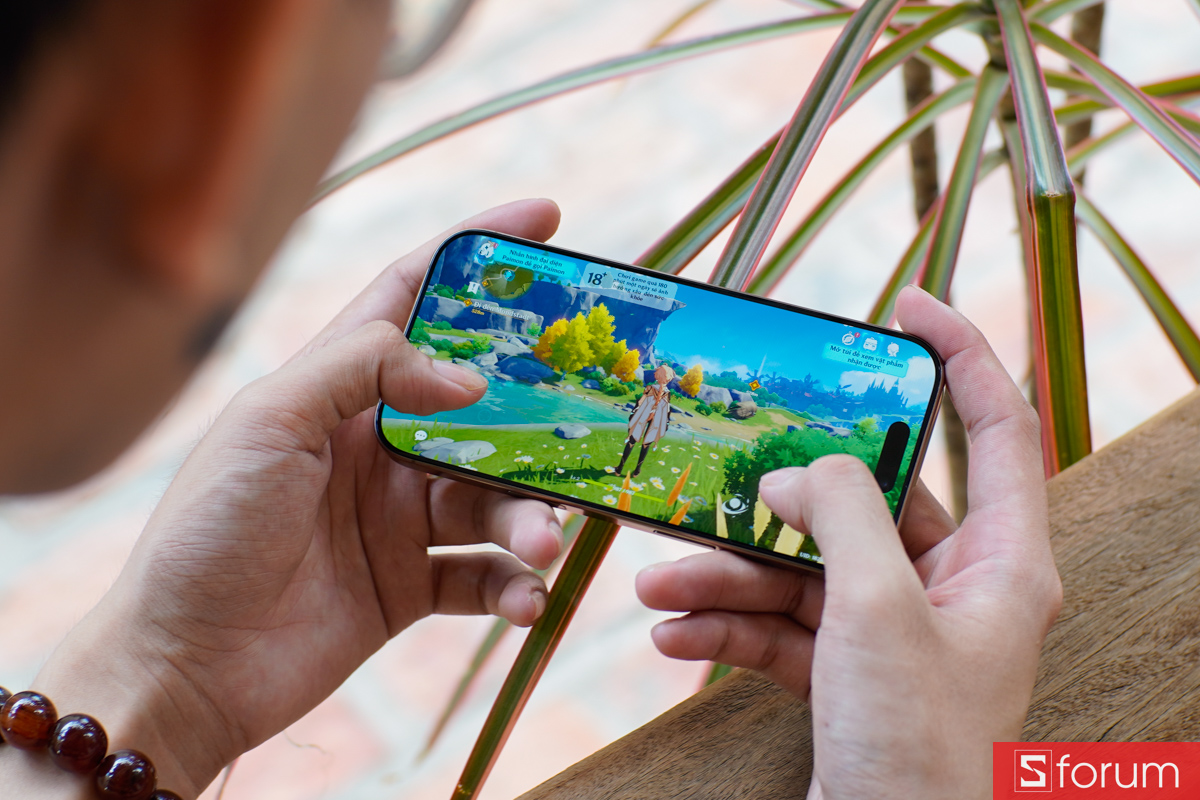 Đồ họa game Genshin Impact hiển thị rất mượt mà trên iPhone 16 Pro