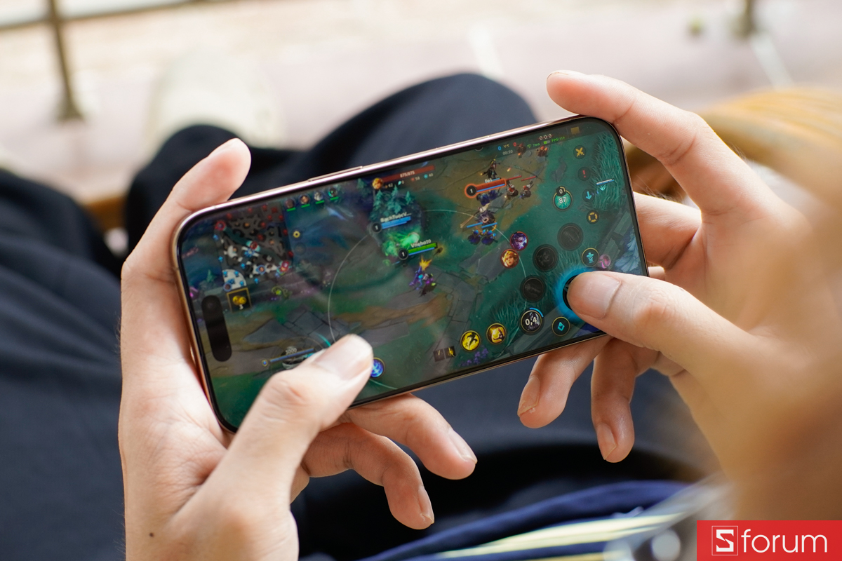 Trải nghiệm chơi game Tốc Chiến trên iPhone 16 Pro vô cùng mượt mà