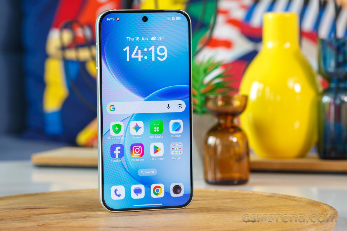 Màn hình Oppo Reno16 Pro có viền mỏng