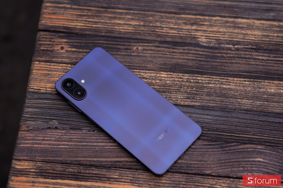 Mặt lưng xanh đậm của Samsung Galaxy A08 4G
