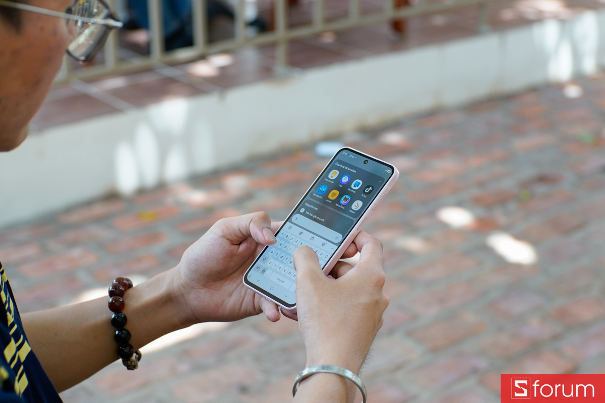 Sử dụng Samsung Galaxy A27 5G ngoài trời