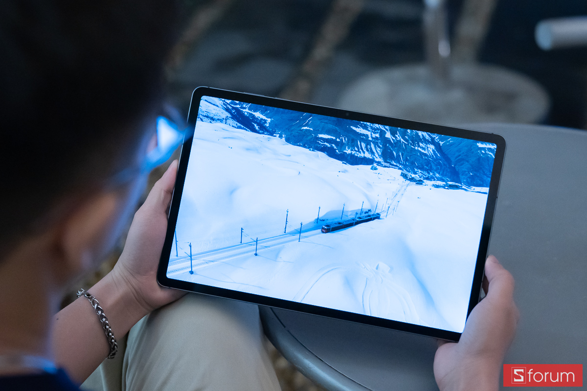  Màn hình Galaxy Tab S12 Plus 5G hiển thị khung cảnh tuyết